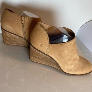 Lucky Brand Women's Zemlin 3” Wedge Heel Bootie Ankle Tan Size 12M Almond Toe